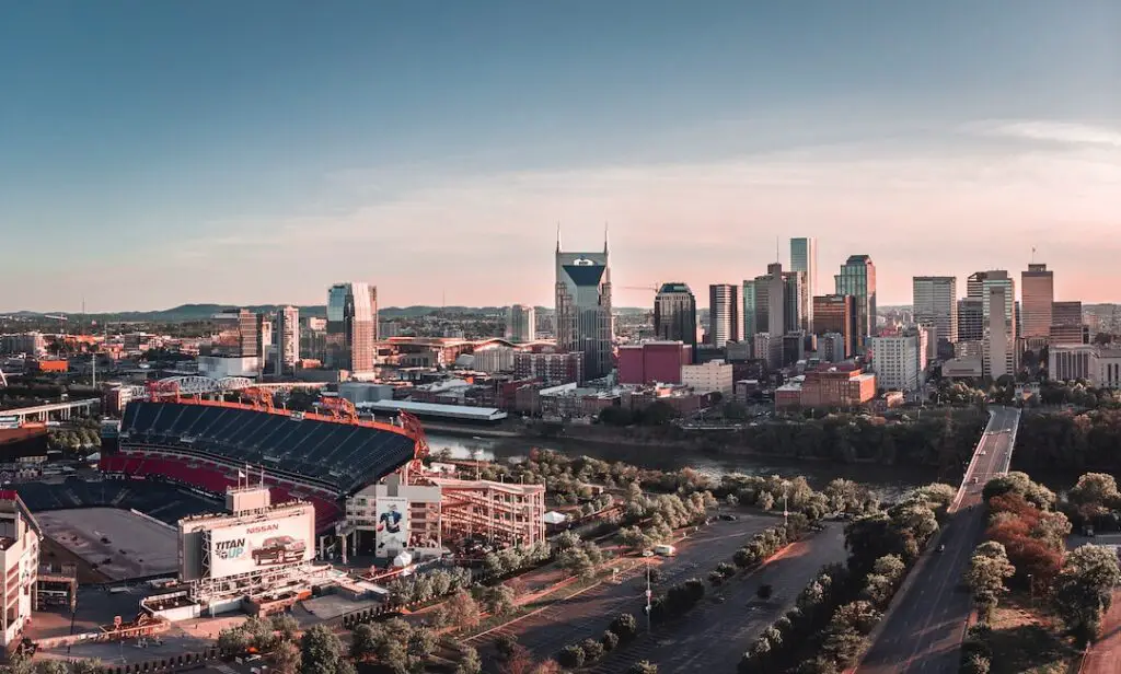 An aerial view of the Nashville skyline at sunset showcasing Tennessee's air gun laws.